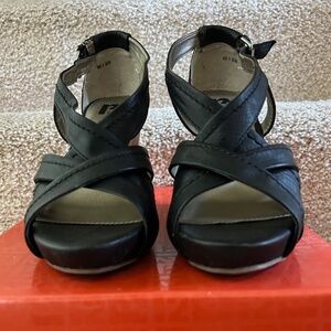 R2 Merin Open Toe Wedges Black - Size 8